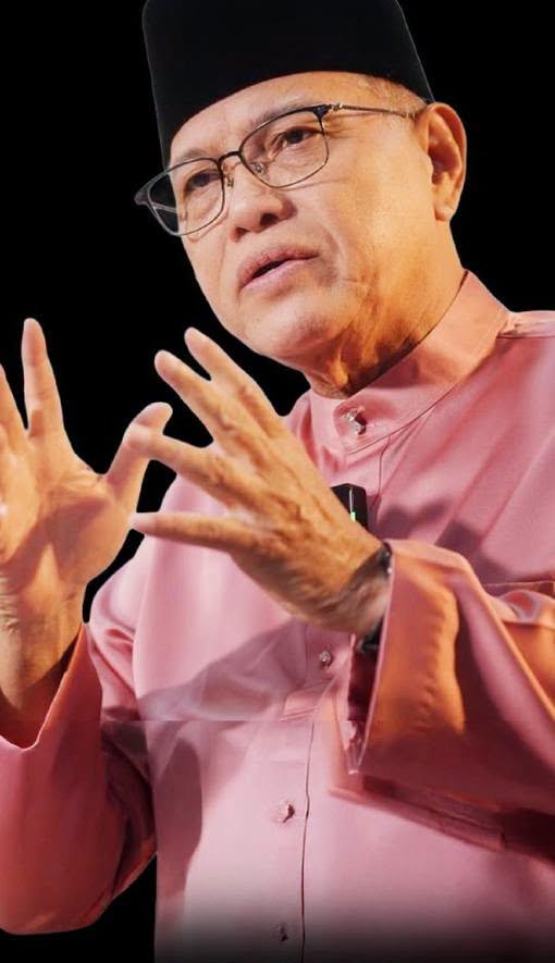 YAB Dato' Sri Diraja Haji Wan Rosdy bin Wan Ismail